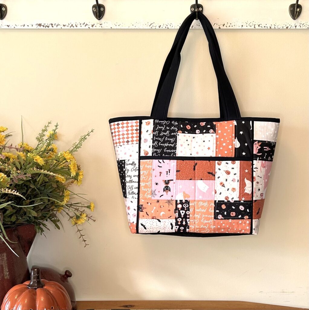Joyce Minnis - Halloween Quilt Show - Charming 8 Pocket Tote Bag