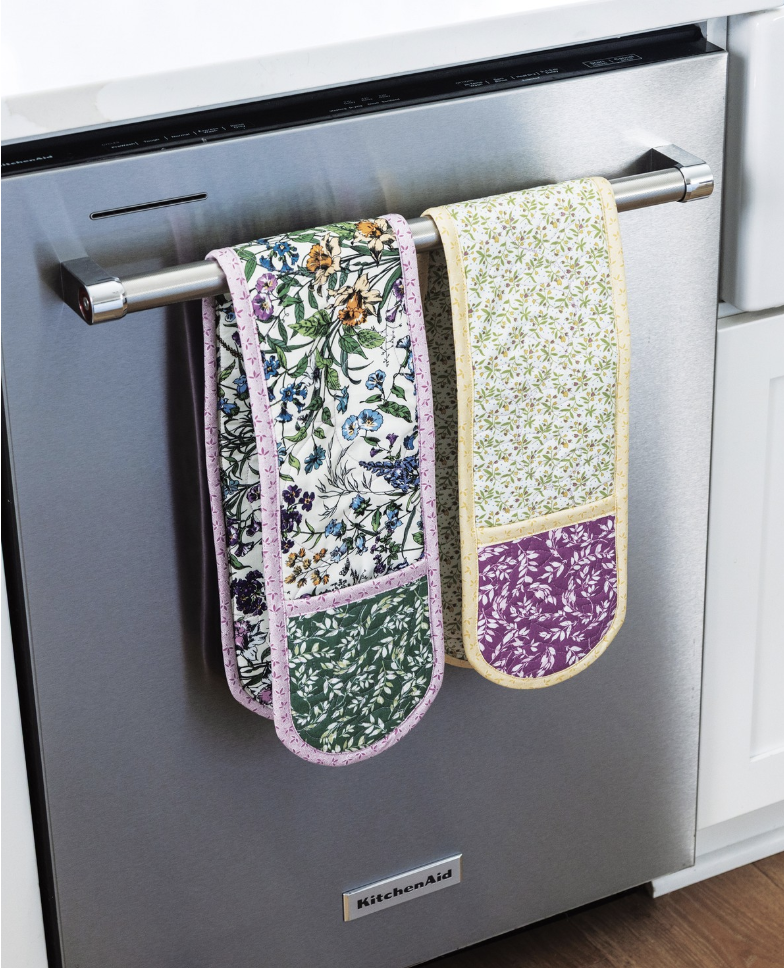 Sassy Mitts - Hanging on Dishwasher Door